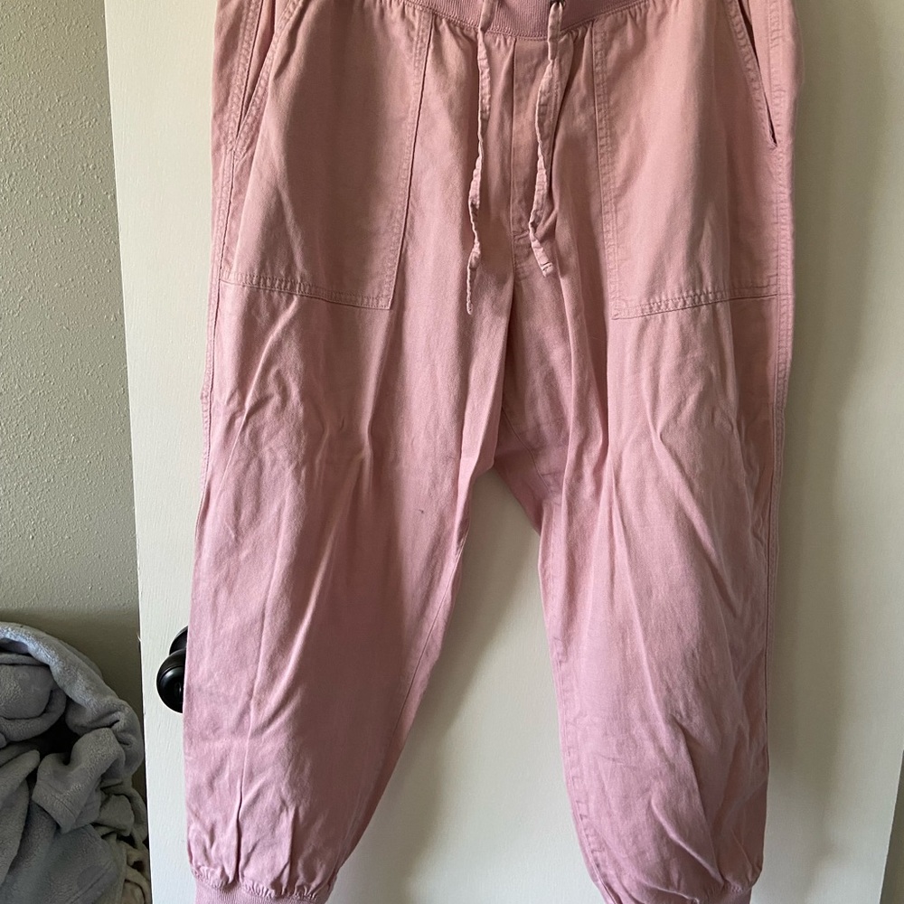 GAP Pink size large capris
